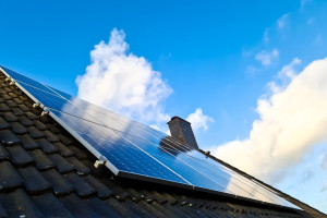 Właściciele fotowoltaiki mają problem. W czasie upałów stracą 20 proc. energii