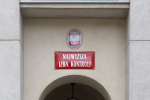 Urzędnik nie może bać się iść na ugodę. Może być korzystniejsza, niż wyrok