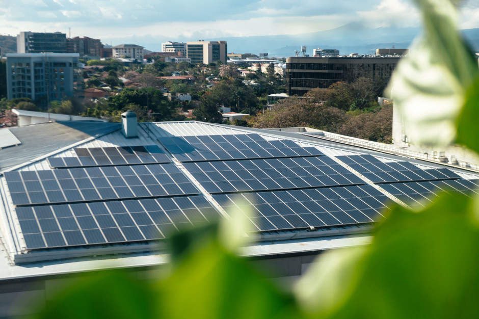 OSE miały dać możliwość produkcji energii przez obywateli w miastach Fot. Kenneth Arrieta Alfaro / Shutterstock