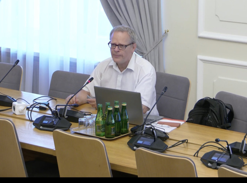 Prof. Paweł Swianiewicz podczas posiedzenia sejmowej podkomisji finansów i ustroju samorządu terytorialnego, 1 lipca br. (screen PTWP) Fot. Wojciech Kuta / PTWP