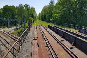 Stara linia kolejowa zmienia się w autostradę dla rowerów. Rowerzyści pojadą po stalowych mostach