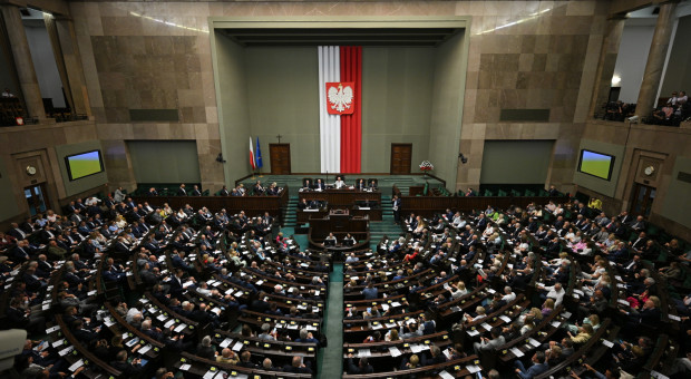 Od 1 września zakaz telefonów w szkołach i przedszkolach. Posłowie niemal jednogłośni