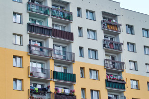 Idą zmiany dla balkonów. Wszyscy mieszkańcy zrzucą się na remont