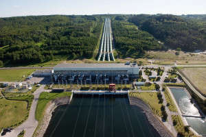 Do Polski dotarł energetyczny kolos ważący 260 ton. Połączy magazyn energii z krajową siecią