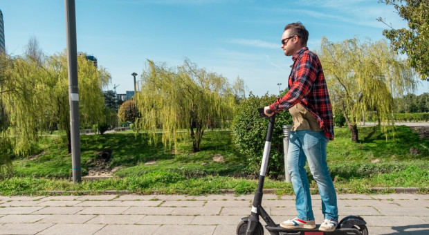 22 ofiary i tysiące wypadków. Miasta chcą ostrzejszych przepisów dla e-hulajnóg