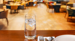 Woda z kranu za darmo w restauracji? Pomysł po raz kolejny wypadł z ustawy