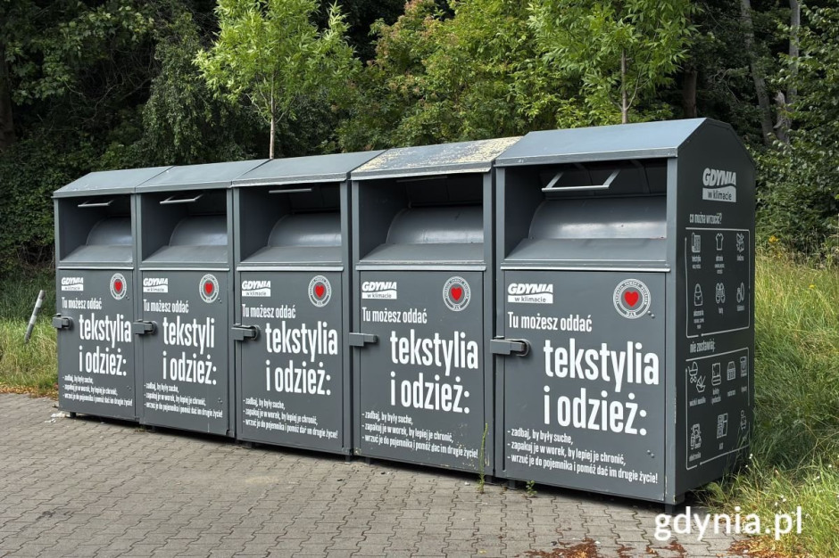 Na początku 2026 roku w Gdyni ustawiono 300 kontenerów przeznaczonych do zbierania odzieży i tekstyliów nadających się do dalszego użytkowania.jpg Fot. Materiały prasowe / Urząd Miasta Gdynia (fot. Zofia Marczak)