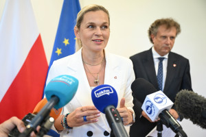 Dyrektor, nie kuratorium, ocenia kwalifikacje. MEN rozstrzyga spór o psychologów szkolnych