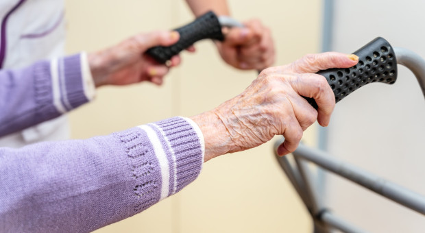 Bon senioralny w ogniu pytań samorządowców. Rządowy projekt jest dziurawy i nieprecyzyjny