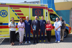 Pierwsza taka karetka w Polsce. Ten pojazd to mobilna sala intensywnej terapii