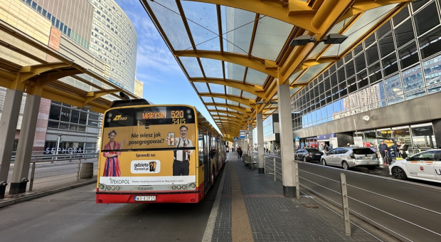 Autobusem do pociągu na jednym bilecie. Ministerstwo ma plan dla miast powiatowych