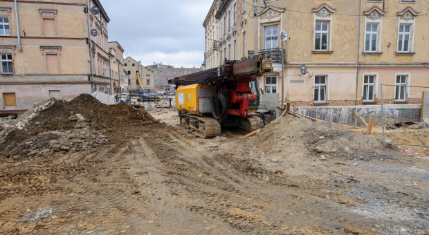 Luka ubezpieczeniowa uderza w samorządy. Tracą znacznie więcej niż pieniądze