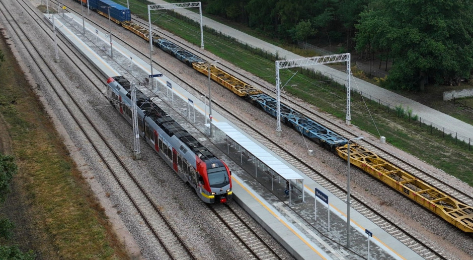 Kilometry nowych torów i sieci trakcyjnej w centralnej Polsce. Pociągi pojadą szybciej