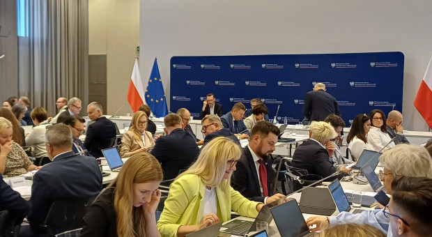 Samorządy nie widzą pieniędzy na podwyżki dla nauczycieli. Wydały negatywną opinię