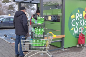Butelkomaty mogą nie dać rady. Najpierw uproszczenie systemu kaucyjnego