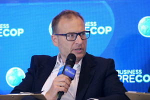 Powietrze jest lepsze, ale problem został. Tysiące kopciuchów wciąż dymią