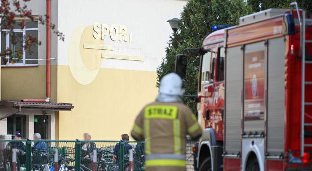 Bramki i ochroniarze w szkołach. Dyrektorzy mówią, dlaczego to nie wystarczy